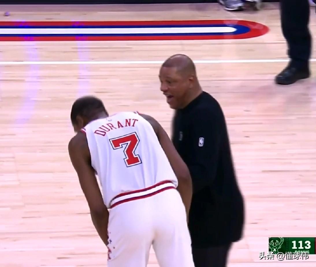 坚决包夹！老里弗斯谈杜兰特：

“必须坚决包夹KD。”

“这是我们的防守策略。