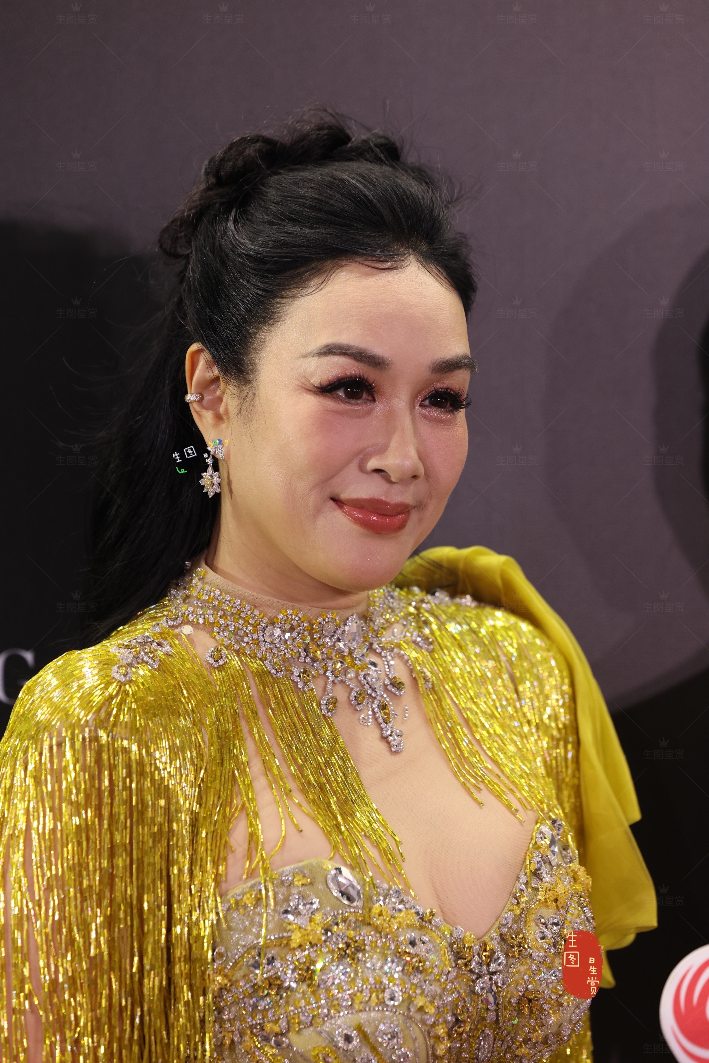 钟丽缇和她的两个女儿亮相上海时装周