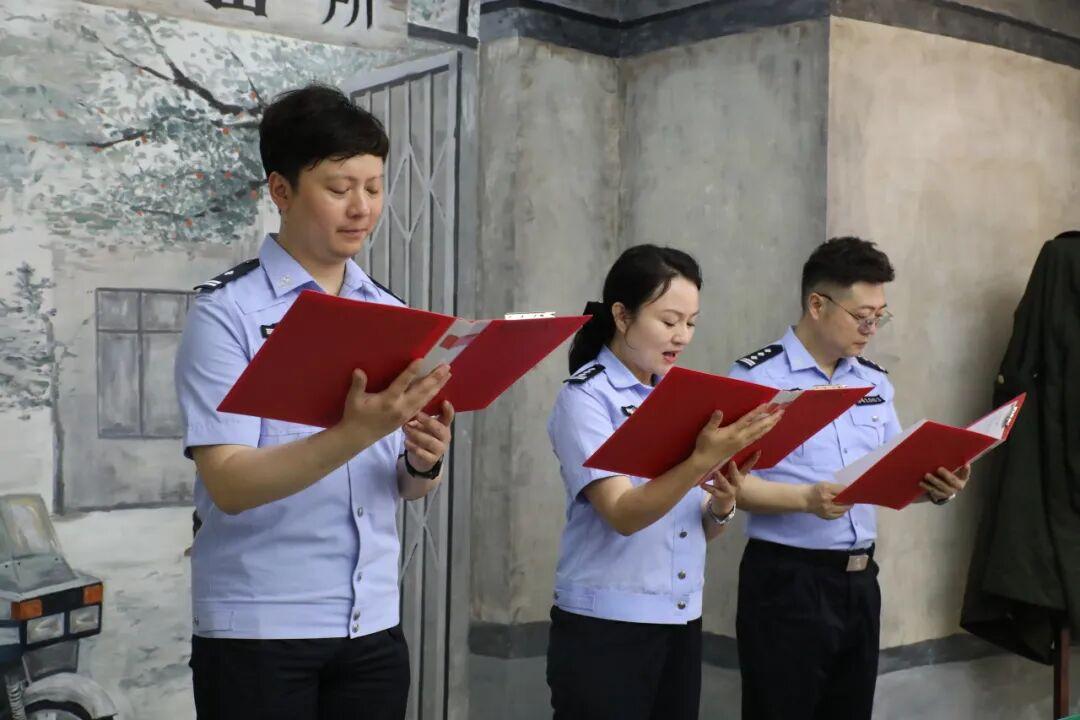 超治愈！525心理健康日，书香温柔浸润乐山警营。
5·25全国心理健康日来临，乐