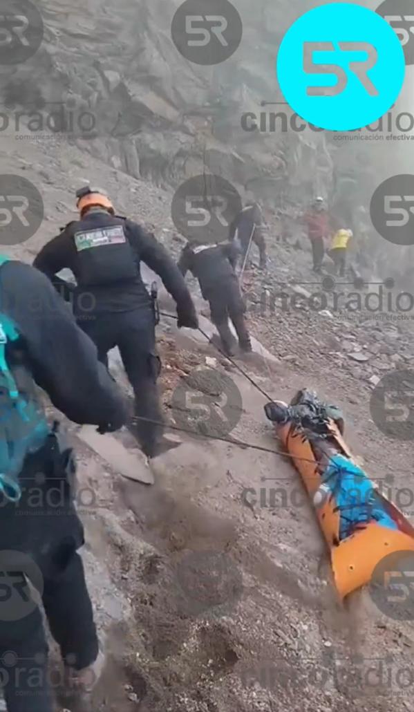 28岁的普埃布拉居民罗伯托·蒙托亚在伊兹塔西瓦特尔火山“光明山脊”（La Ari