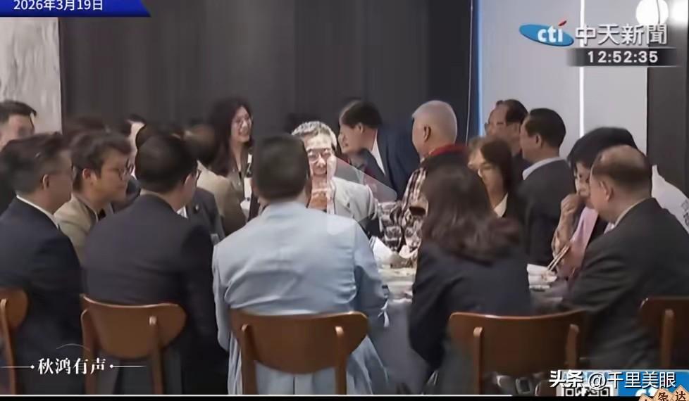 国民党团举行立委与党主席郑丽文餐叙，主要是商讨下周开始的“军购案”的审查。

​