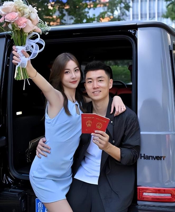 原来高诗岩妻子是她，怪不得能签顶薪合同，真是娶一个贤妻旺三代
 
3月11日，山