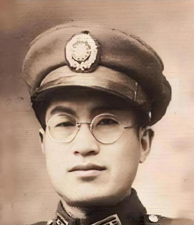 1944年，陈诚就任第一战区司令长官时，李延年已是战功赫赫的兵团司令。在一次军事