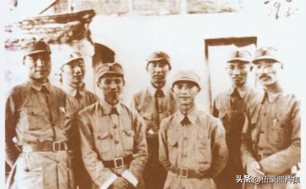 1939年，在晋察冀高级军事干部会议期间合影。前排左起：聂鹤亭、陈伯钧、舒同、孙