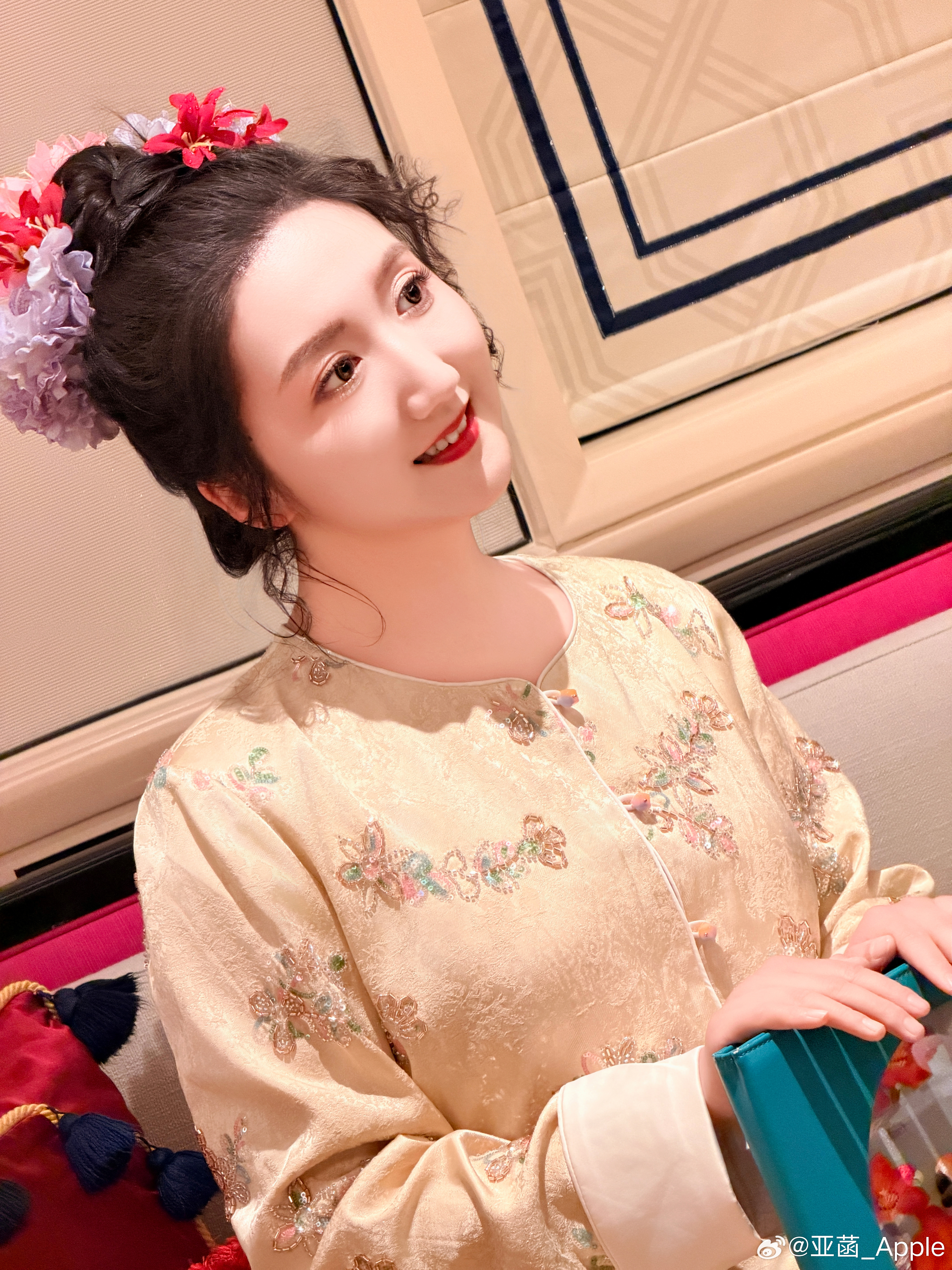 晚安真的很喜欢自己今天的簪花发型菡菡子的日常 广州·海心沙亚运公园