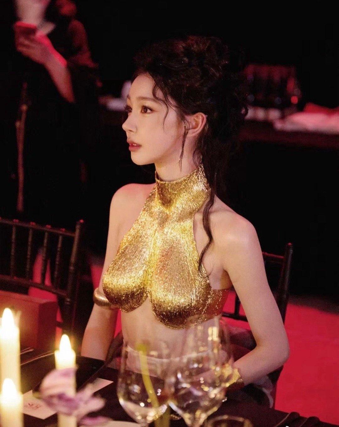 易梦玲～晚宴造型好性感 ​​​