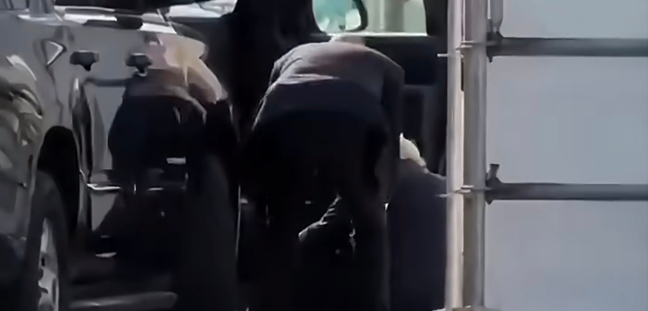 特朗普怎么了这个消息发了好几次了，但是每次人家都没事，感觉这次也差不多，应该是没