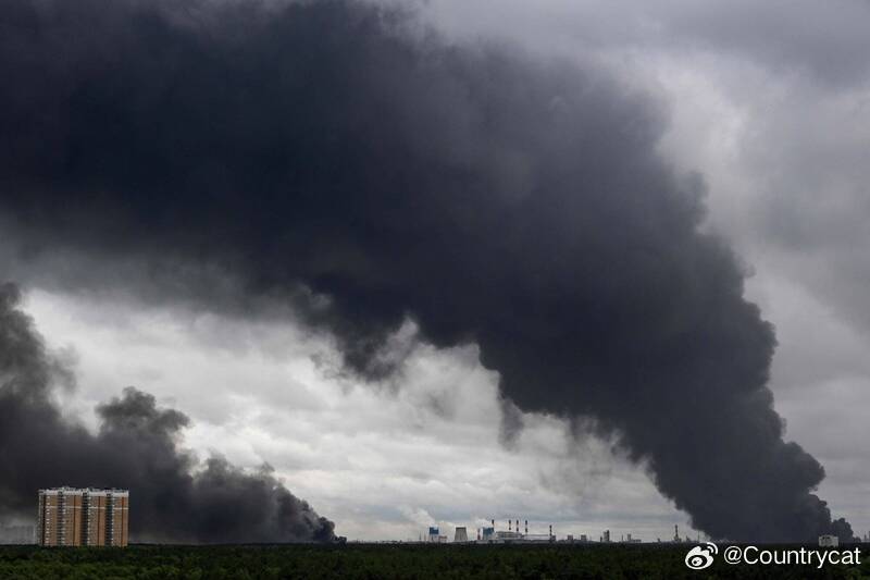 俄乌冲突升级互袭能源设施 克宫首次承认莫斯科遭无人机袭击海外新鲜事俄乌冲突 俄乌