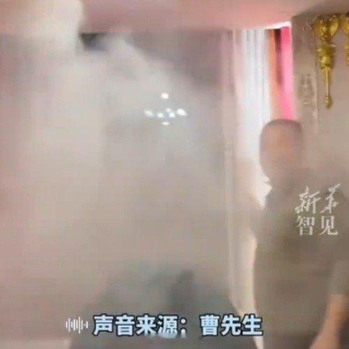 零下30多度男子开窗冷空气瞬间现形 极寒地区就是这样的情况。屋里面20多度，屋外