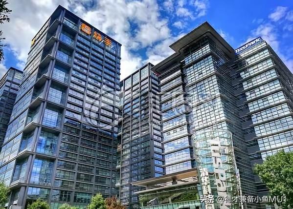 快手老板这一年可太闹心啦！年底别家都在分红盈利，他倒接连吃了两张罚单。先是被罚两