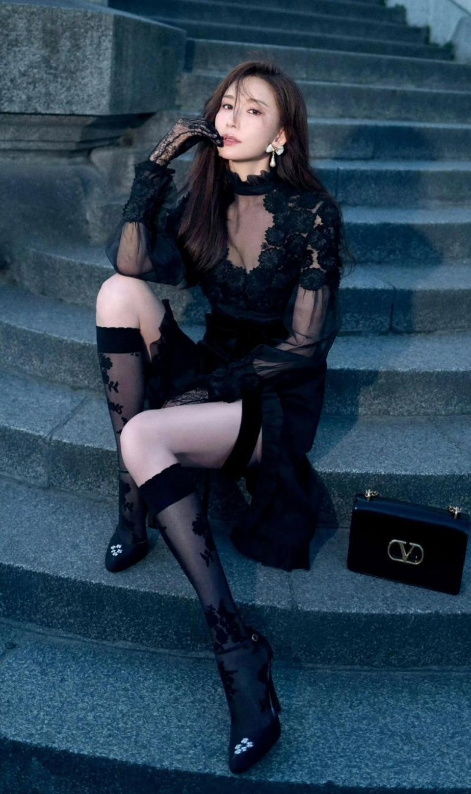 忽然明白林志玲为什么要嫁黑泽良平了，不是因为黑泽良平帅，也不是因为黑泽良平高大，