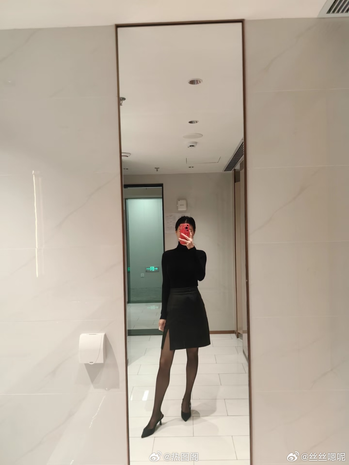 今天靴子穿不了啦，都捂出汗了，还好备了一双小高跟 热图阁公众号 