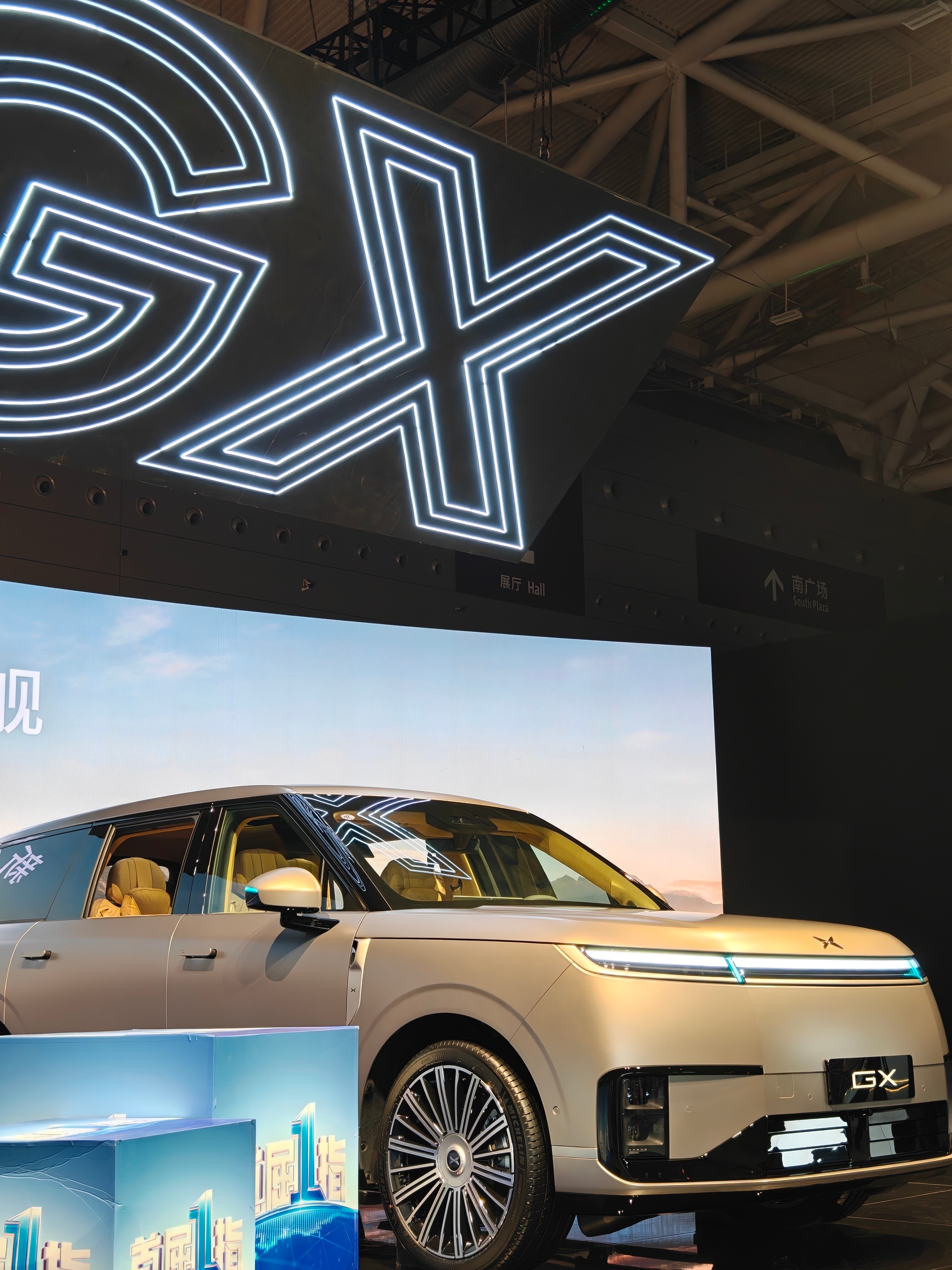 OPPO Find X8 Ultra这个Live最近咋回事，封面图好好的，点开就