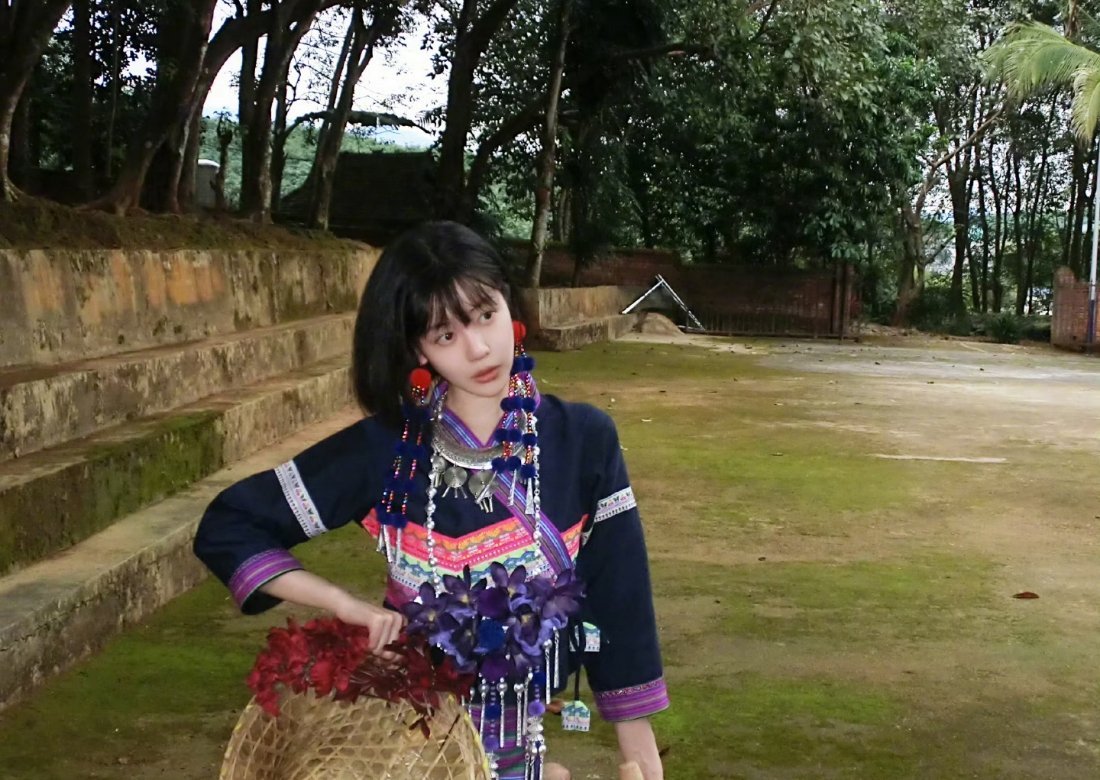 啊啊啊啊李溪芮好美好明媚，民族服饰好有特色！ 