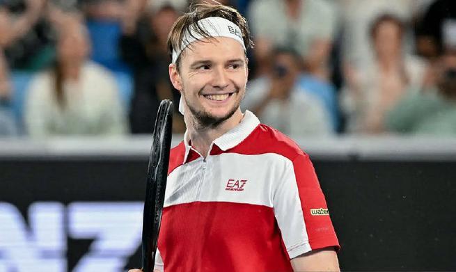 疯子布勃里克迈阿密大师赛惨遭贝雷蒂尼淘汰
        北京时间2026年3月