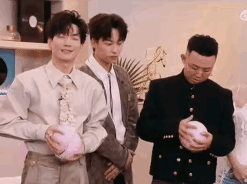 陈楚生歌手下一场又是自由选曲！看他笑的，真开心！吴泽林的小嘴成了O型，小迷弟服了