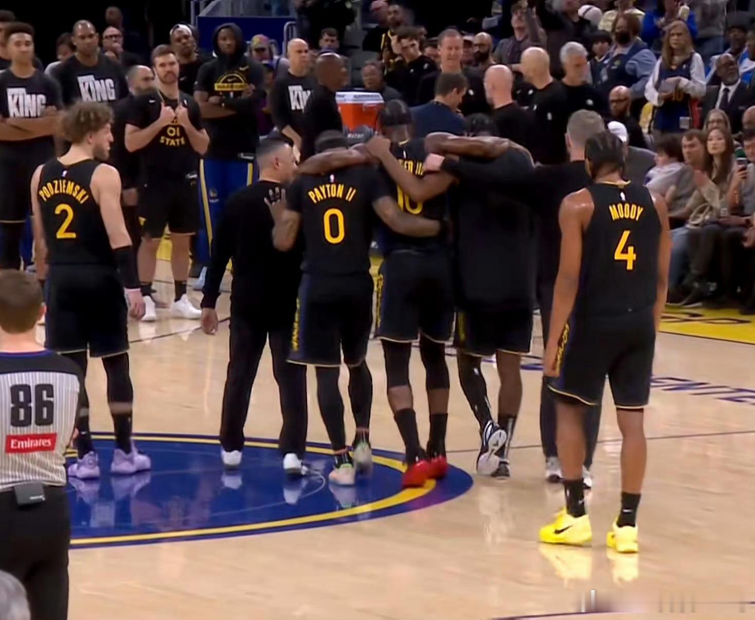 巴特勒膝盖受伤痛苦倒地 巴特勒至少两次右膝受伤，18年半月板撕裂和24年韧带扭伤