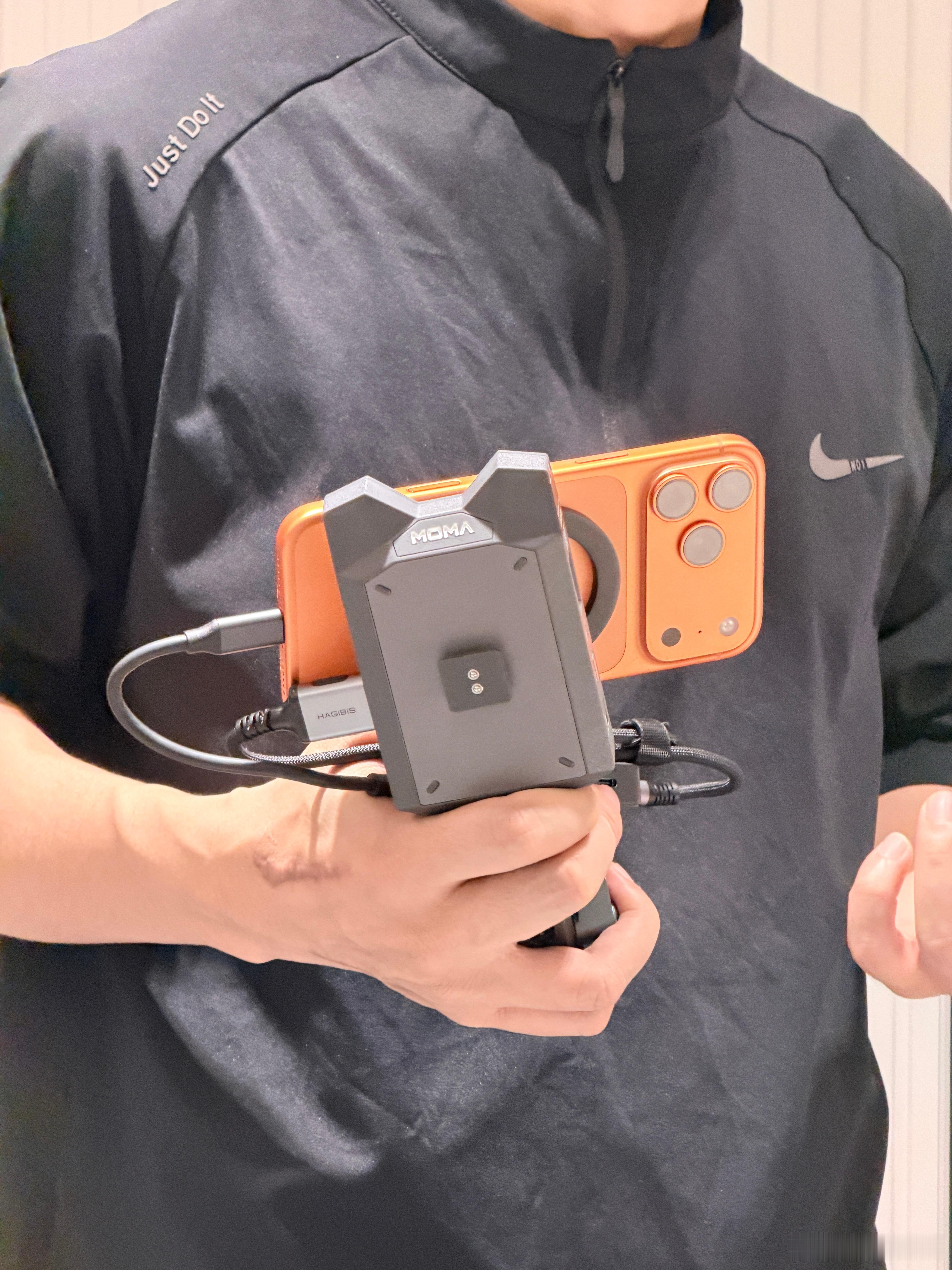 加个班儿这几天估摸着得跟果子干到底了 