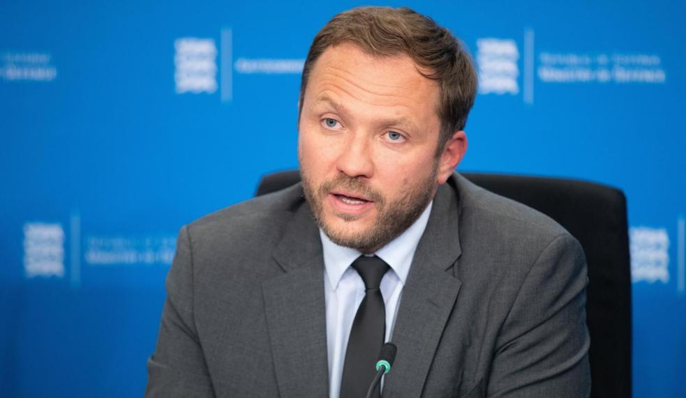 爱沙尼亚外长当众发飙，称要搞定莫斯科先解决北京，此言一出全场鸦雀无声！

202