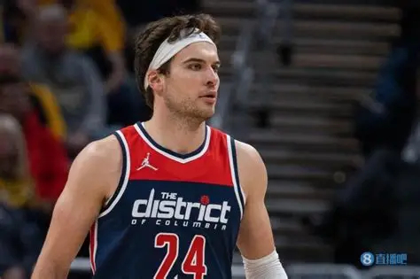 老鹰今天大胜奇才30分，奇才旧将基斯伯特三分11中6，得到33分，大幅刷新个人赛