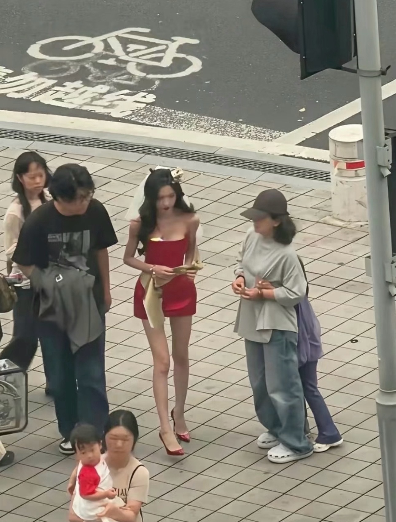 只有瘦到这种程度，上镜才刚刚好易梦玲 ​​​