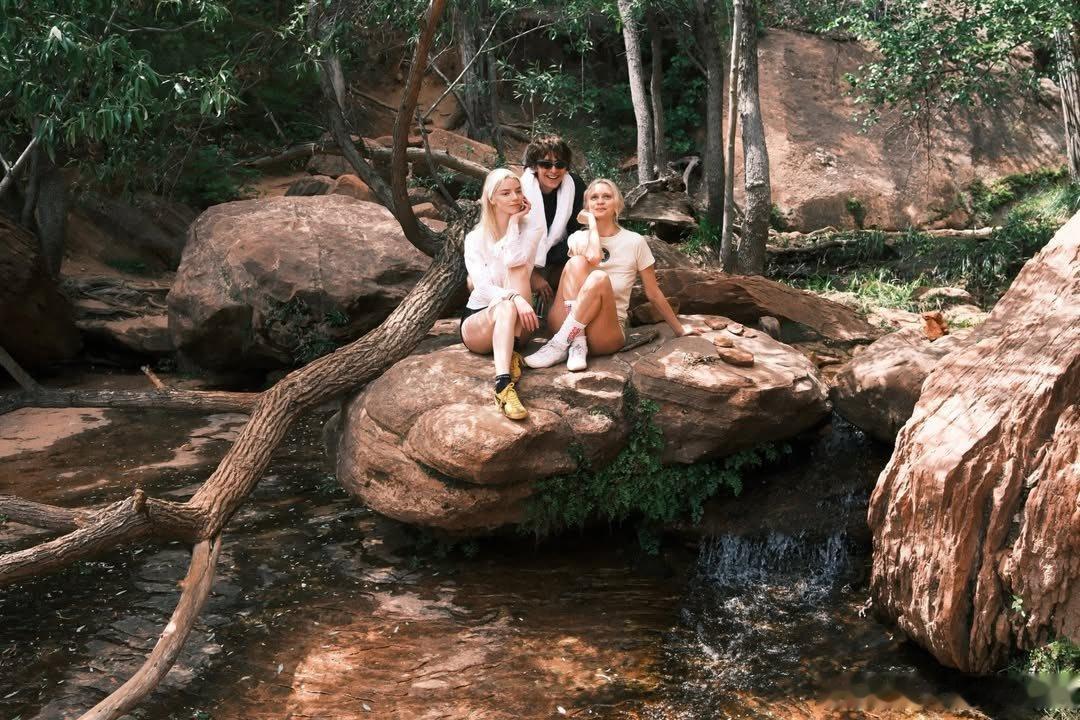 安雅·泰勒-乔伊通过一场公路旅行庆祝自己的30岁生日（也是她的丈夫Malcolm