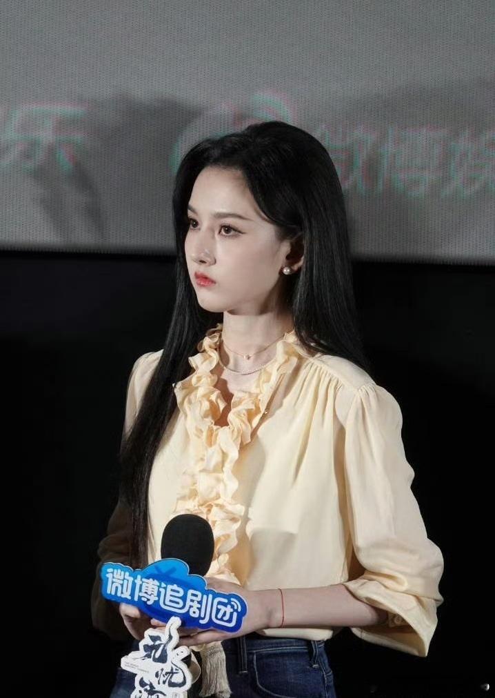 网友说宋祖儿肿了这算肿吗[思考][思考][思考]我看着还好啊 ​​​