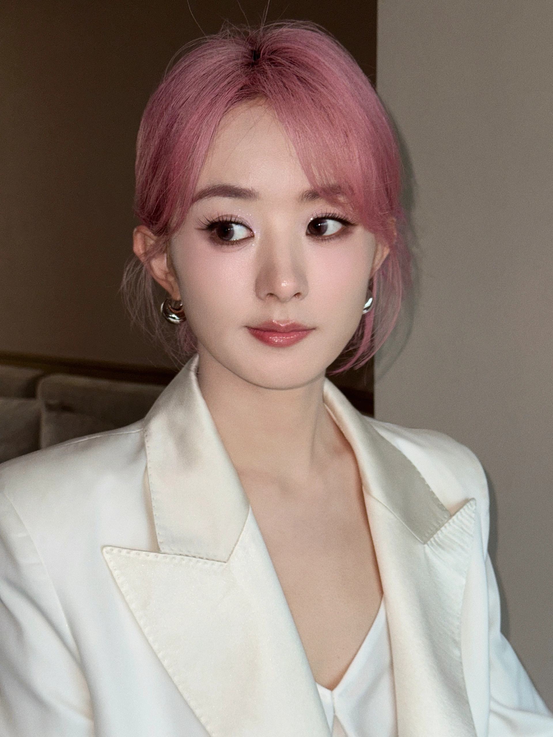 赵丽颖粉发CCD 美得像人偶💖🎀 ​赵丽颖粉发白裙 ​​​