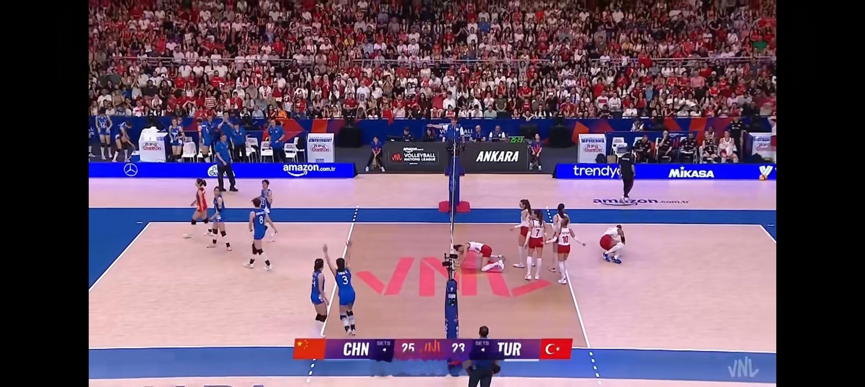 啊啊啊女排2-1领先土耳其🇹🇷 