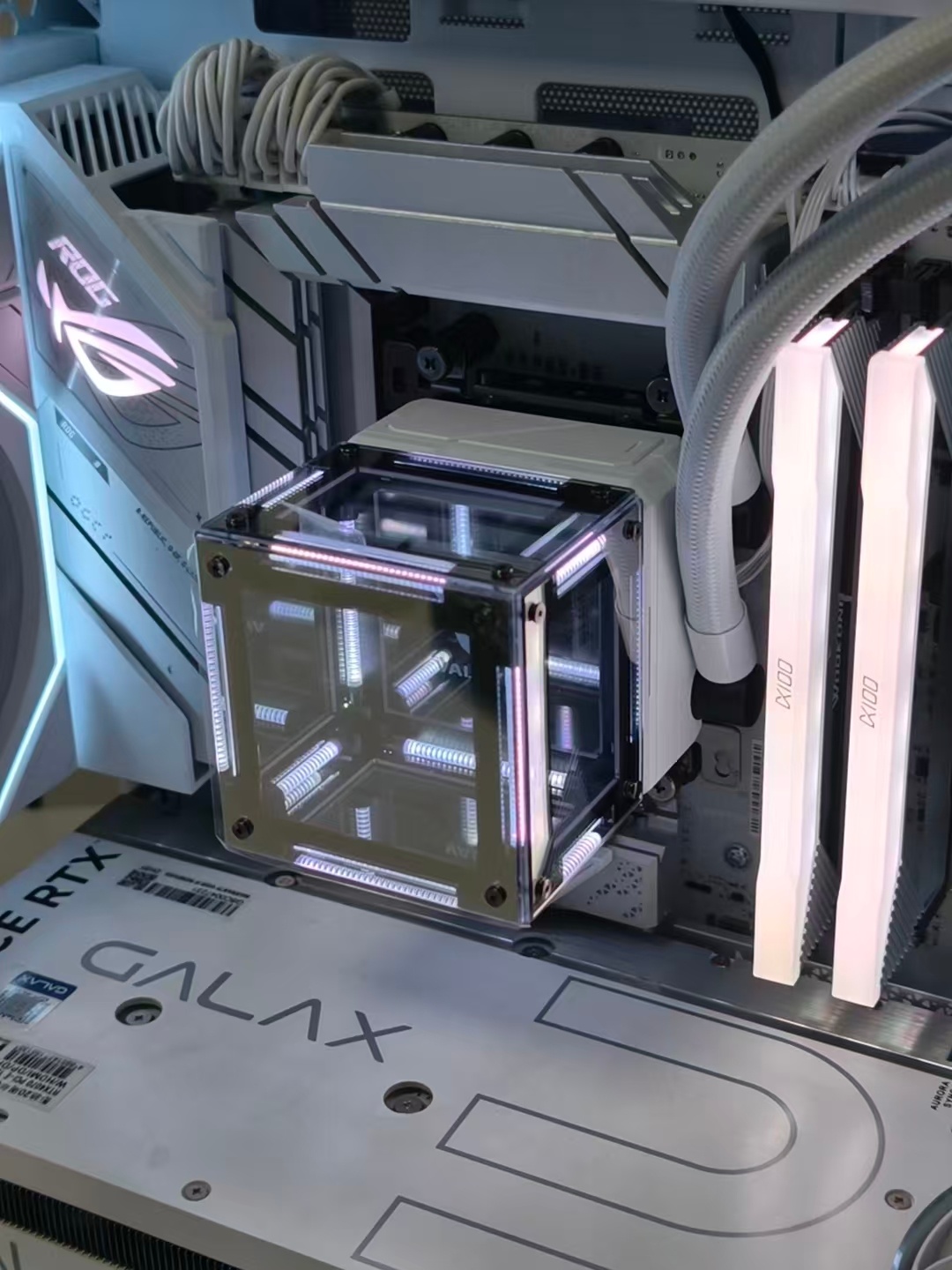 瓦尔基里MA360水冷，像个大魔方 