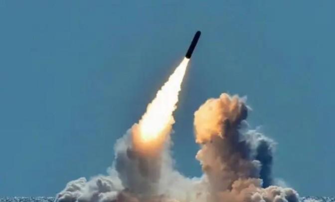 美国不敢打朝鲜，可不是因为心善。朝鲜和伊朗不同，朝鲜是真有核武器，还研发出能打到