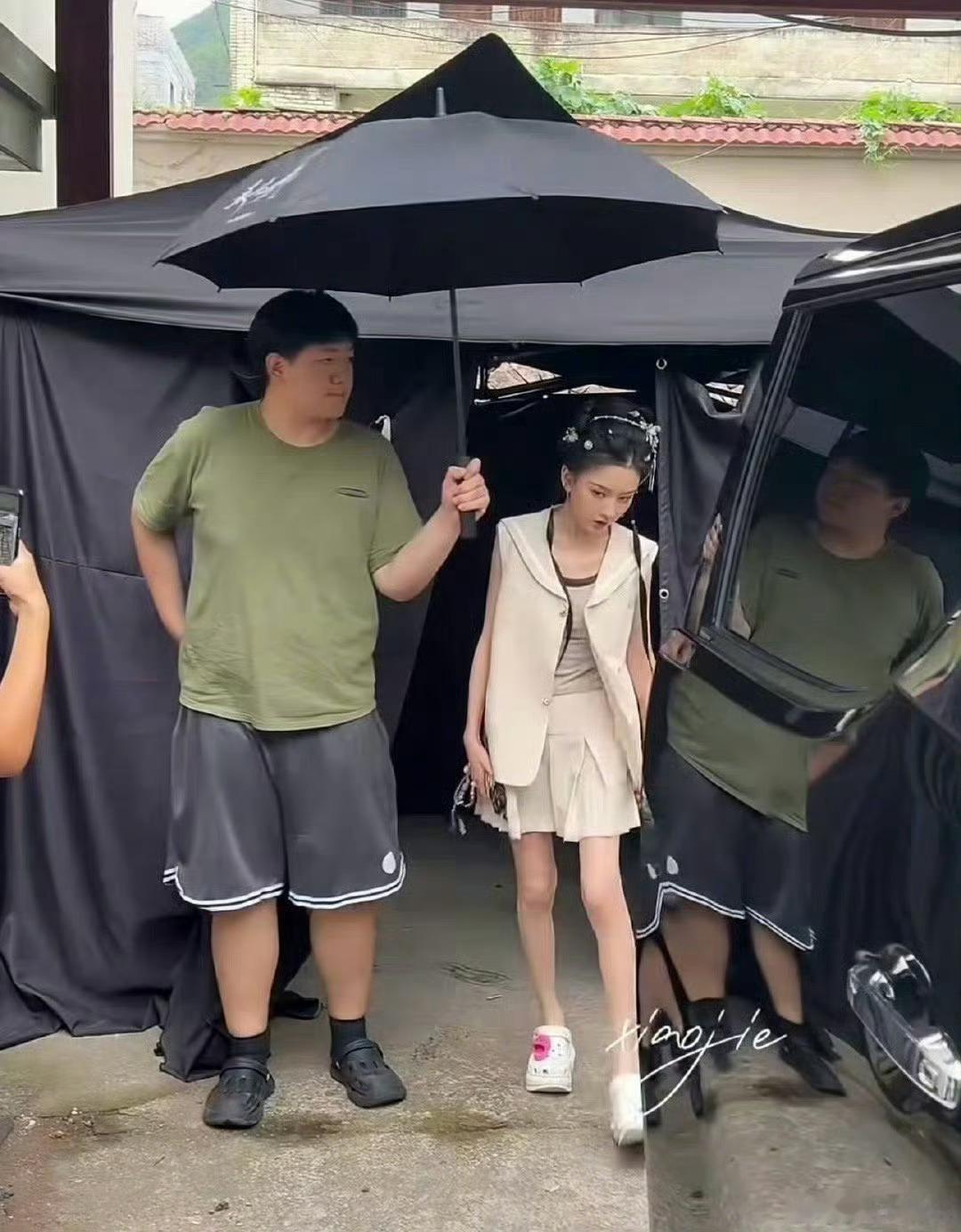 宋祖儿怎么瘦成这样了这个腿腕细的 感觉还没有我胳膊粗呢 祖儿多吃点！ ​​​