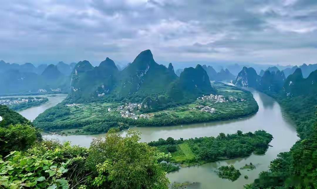 消失掉的几个行业1，卖报纸的报亭2，街头擦皮鞋的小贩3，走街串巷卖豆腐，叮叮糖之