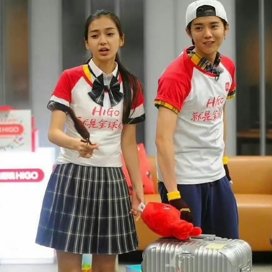 回想早期的《跑男》，真的是内娱“颜值修罗场”。那时候还没现在这种磨皮滤镜满天飞的