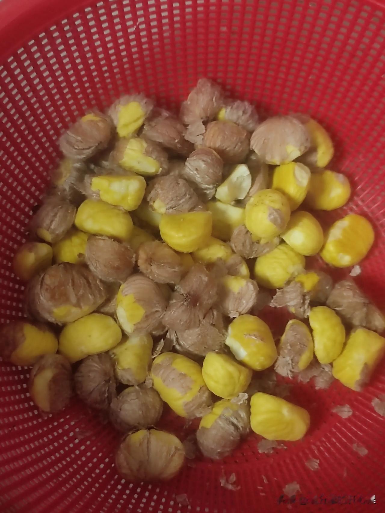 这板栗烧鸡谁爱吃谁吃吧

扣皮一上午扣到怀疑人生，问为啥都是整颗整颗的 ，当然是