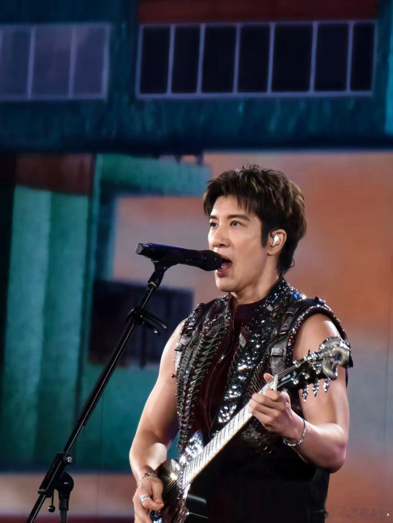 王力宏一巡一巡贴近你的心王力宏演唱会最严厉的父亲从馆巡到场巡，距离直接清零 ！缆