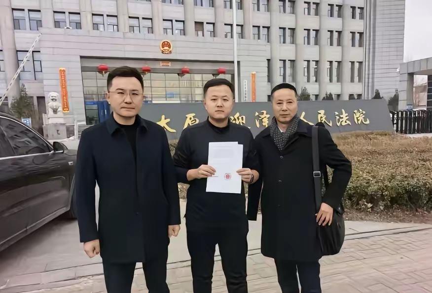 上岸捞爷爷。
现实版许仕林上岸捞爷爷。近日孙子为给爷爷平反，考入政法大学。毕业后