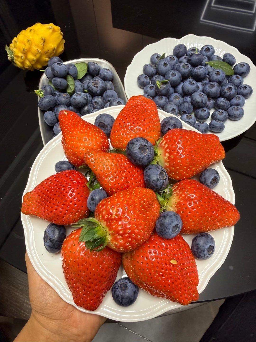 12月挺有意思，一天的开门红，换来了三天的毒打。草莓都开园了，为何还让人烦恼呢。