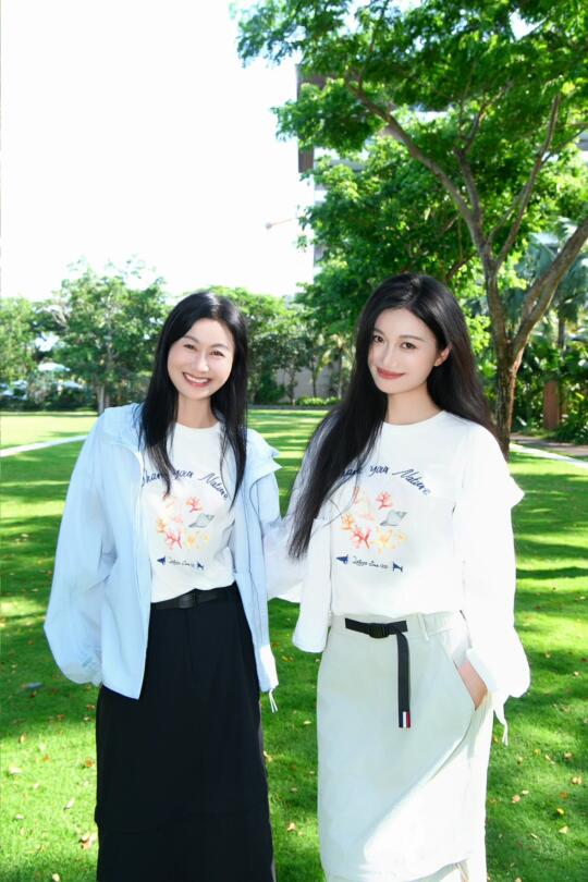 With mom 我们是相差20岁的好姐妹👭