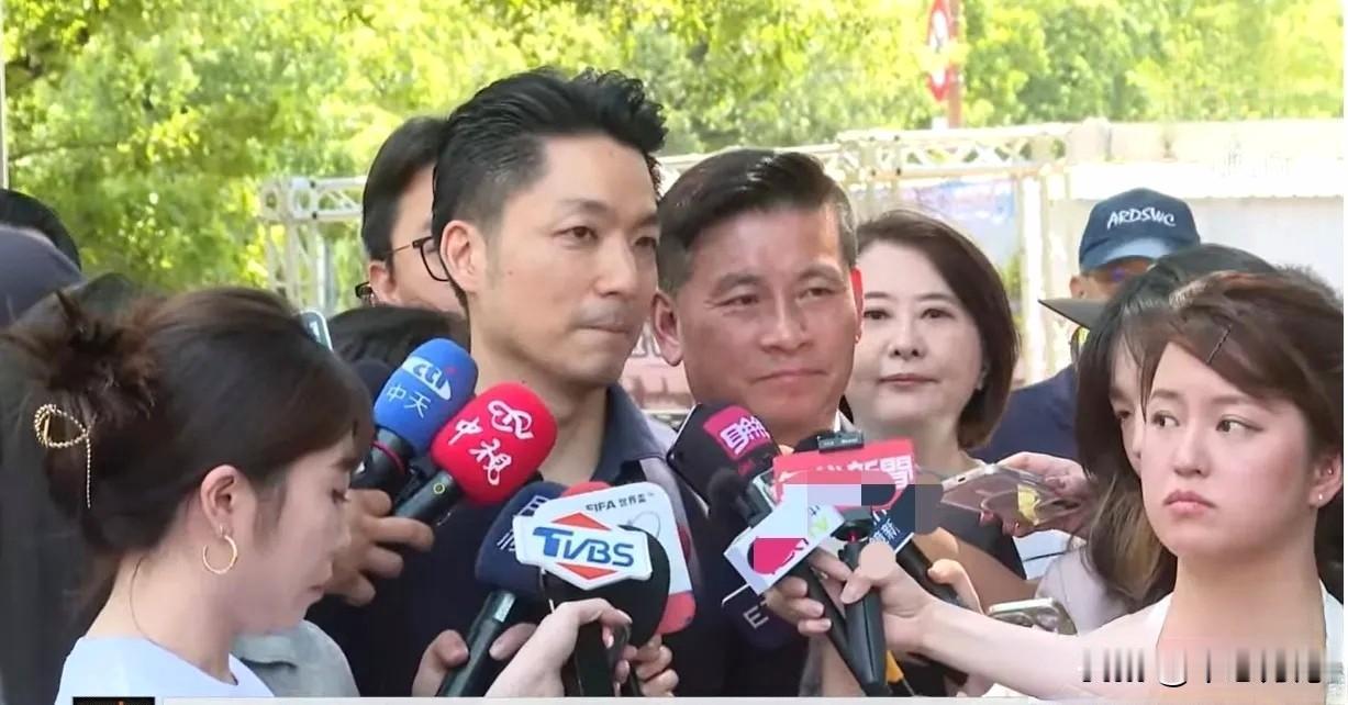蒋万安这波操作堪称示范，既达成自身目的，又保持了对中国国民党中央的尊重。
蒋万安