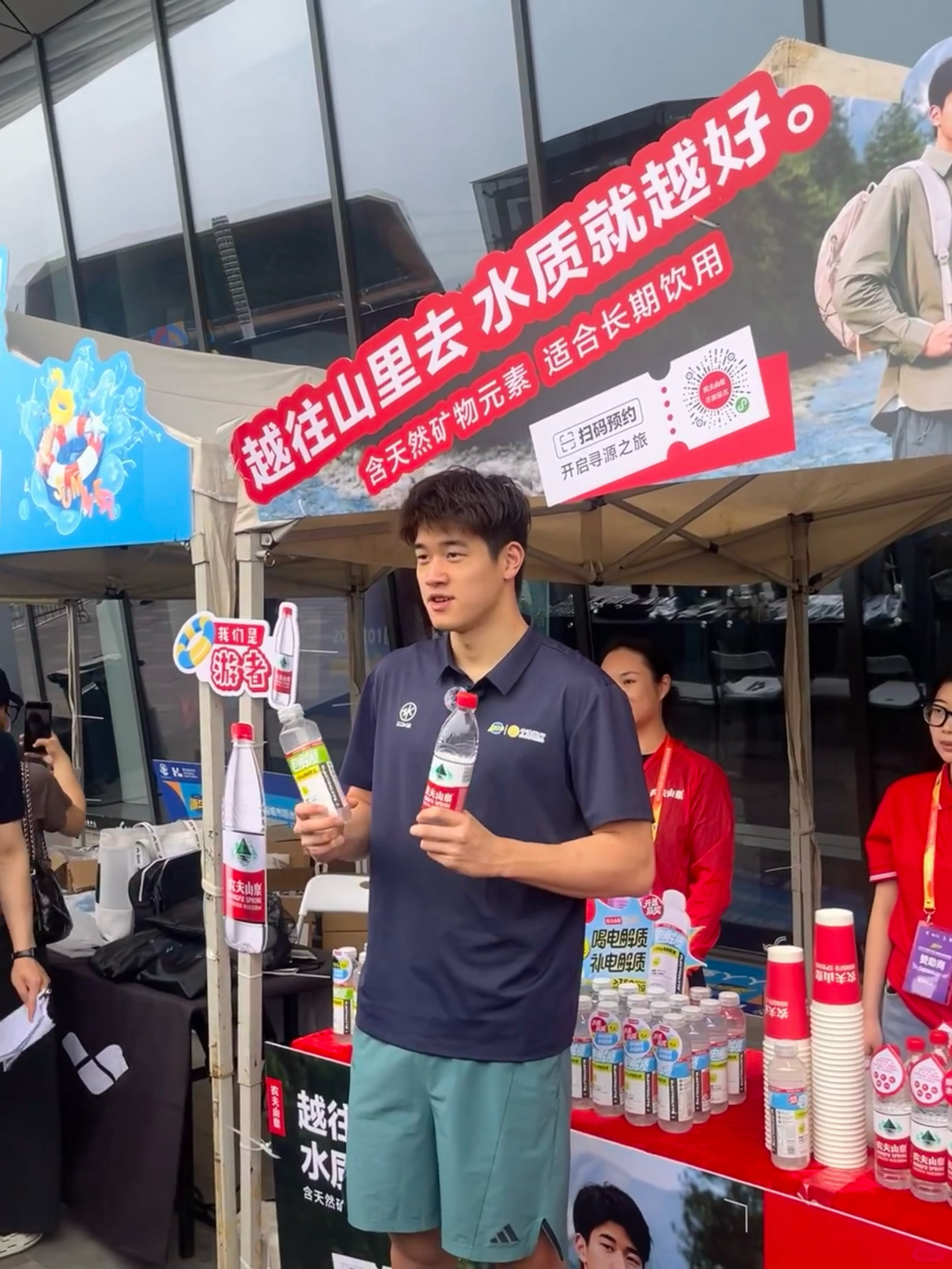 好节俭一小孩😢成都比赛穿昆明冬训穿宁波活动穿，不出意外回杭冠军赛还能看到 