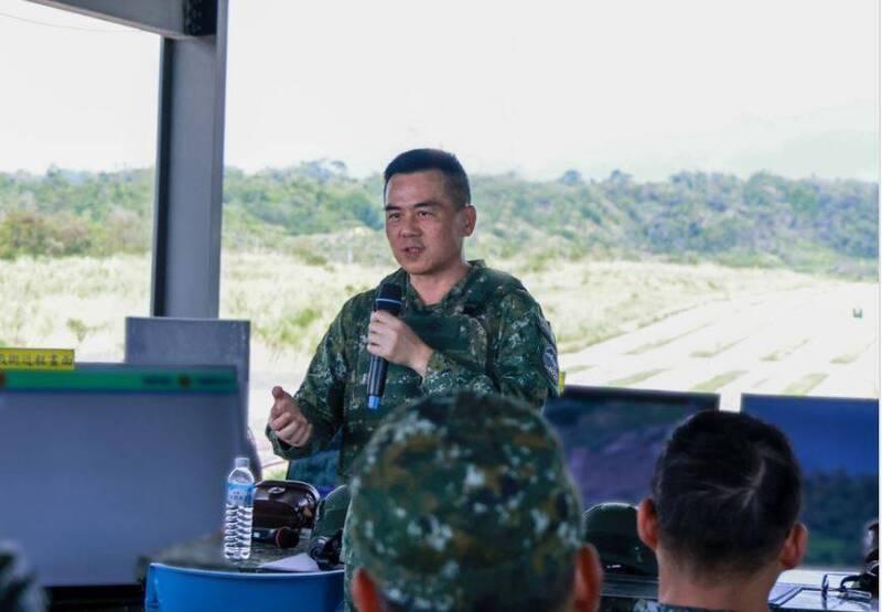 台军无人机实弹射击多次出现未引爆和脱靶，台陆军司令却不以为然。据台媒报道，台湾陆