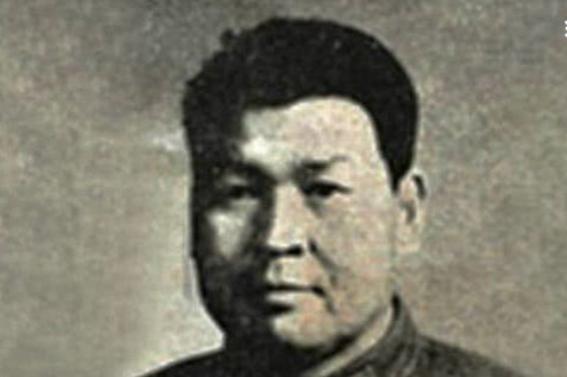 1972年，63军副军长余洪信受到连降三级的处分，心生怨气，他深夜盗取两支手枪，