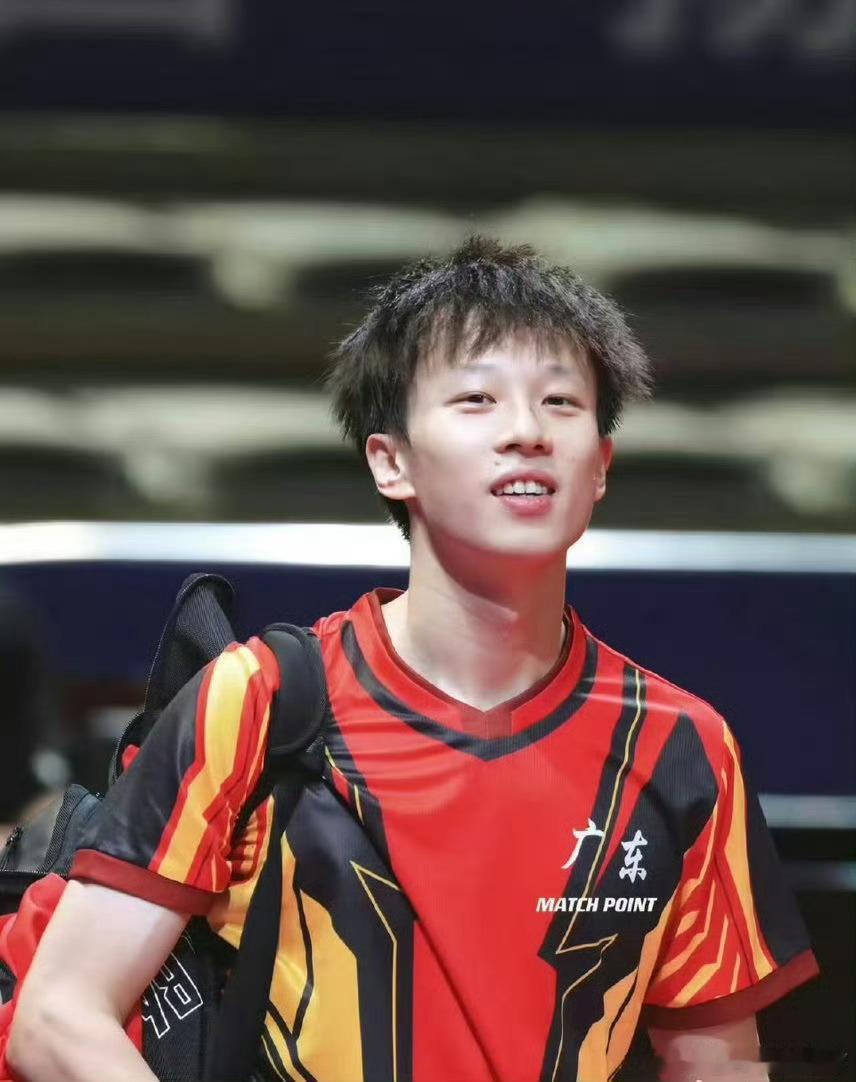 林高远被小孩哥挽留当体育老师林高远说已经感受到20后的后浪了 谁被可爱到了！小孩