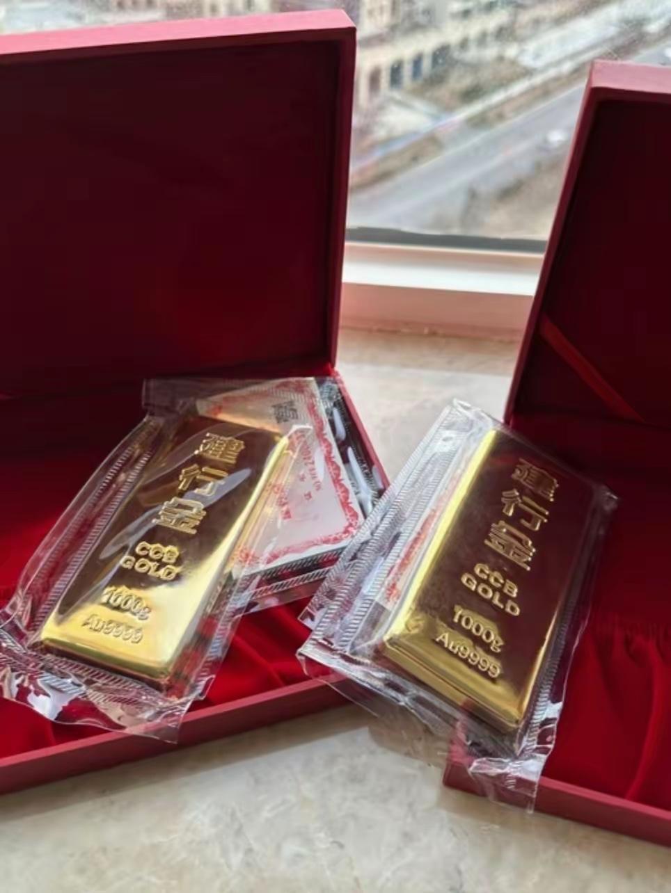 川普回去后，
金价突然持续暴跌，
5月15日16点30分，暗金已经跌到了4559