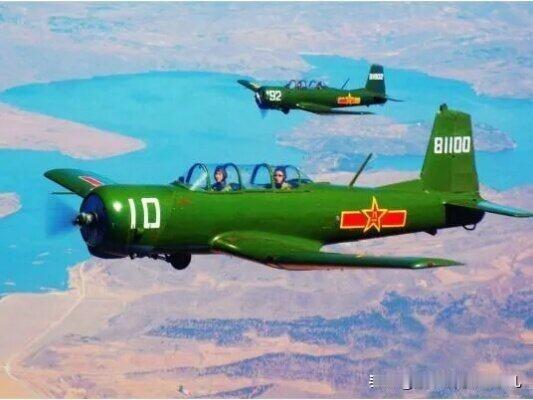 初级、中级喷气教练机一直都中国的弱项
 
中国航空工业早期能快速仿制米格系列战斗