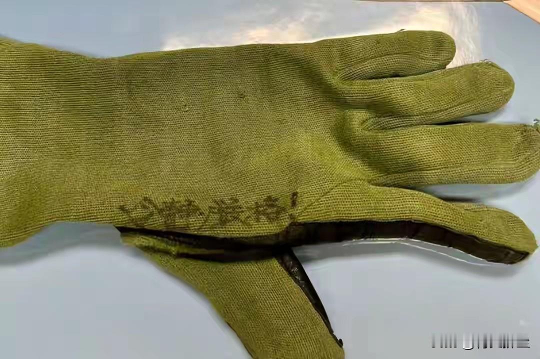 一副破旧手套，4个中文大字，日本想给自己洗白，中国不吃这一套

中方放出关键录音