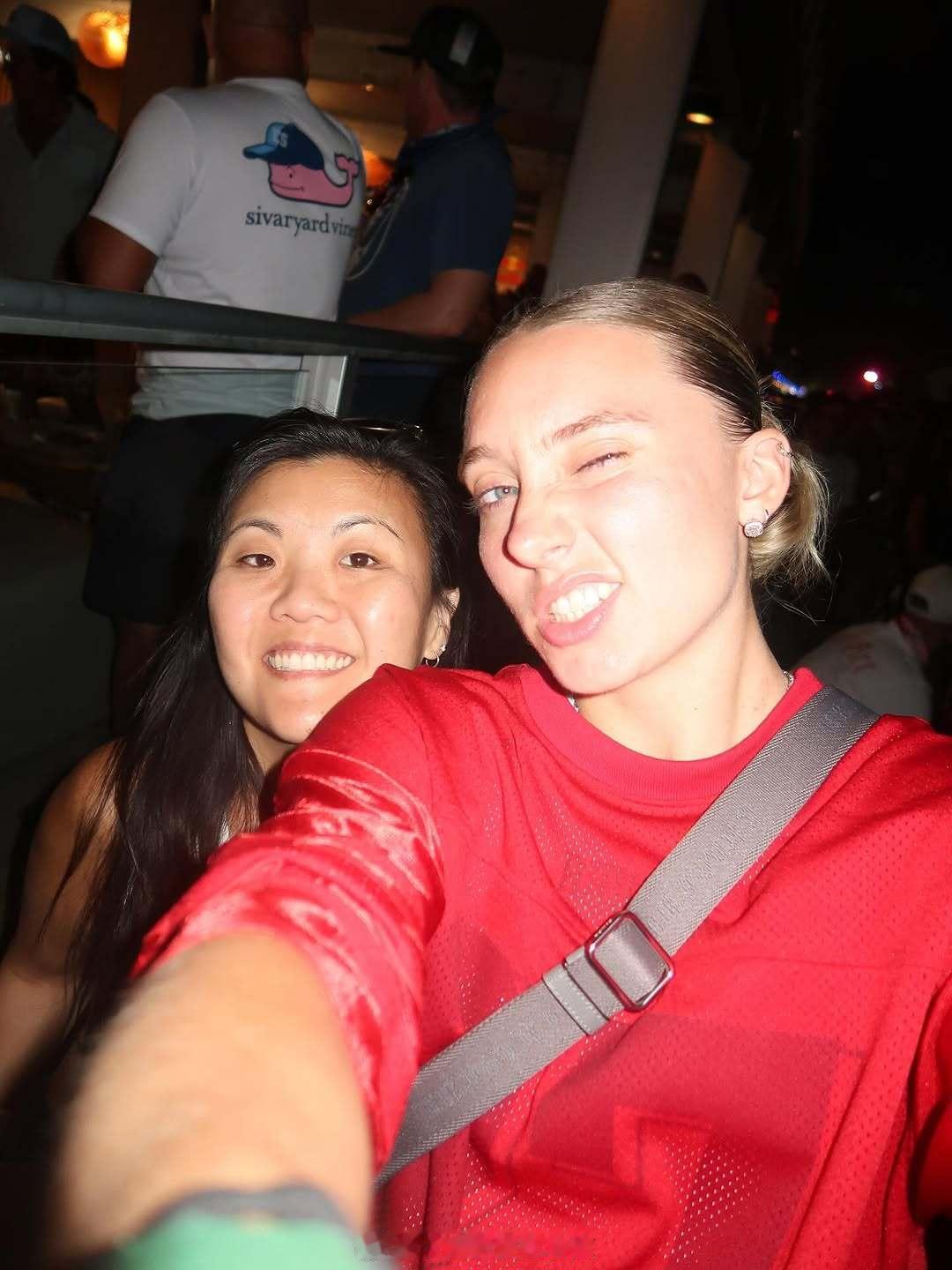 臭屁猪昨日观看科切拉音乐节图集🎶 