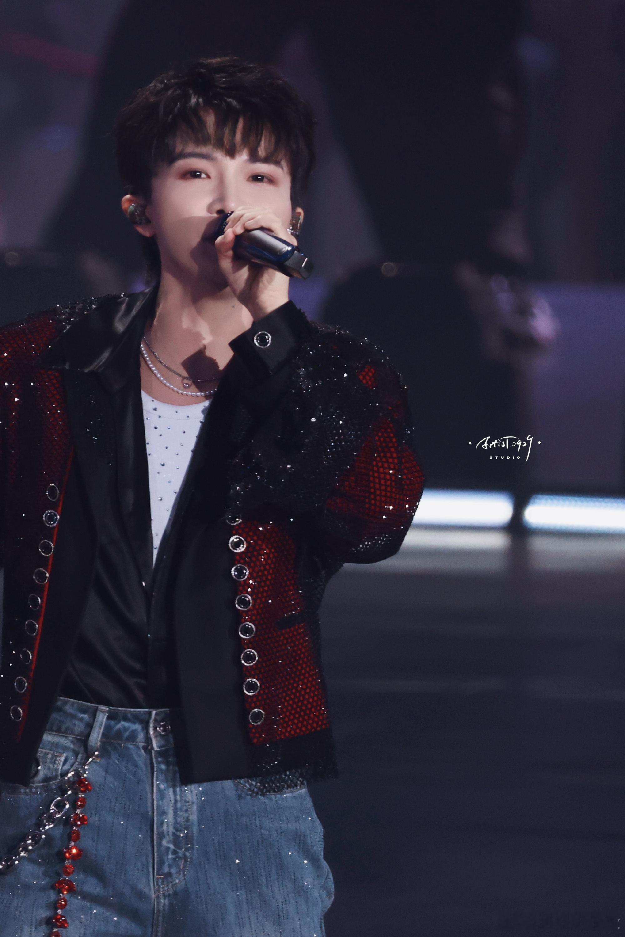 一起听周深电影OST串烧周深3首歌切换3风格好丝滑听不够呀，想所有老歌从他嘴里过