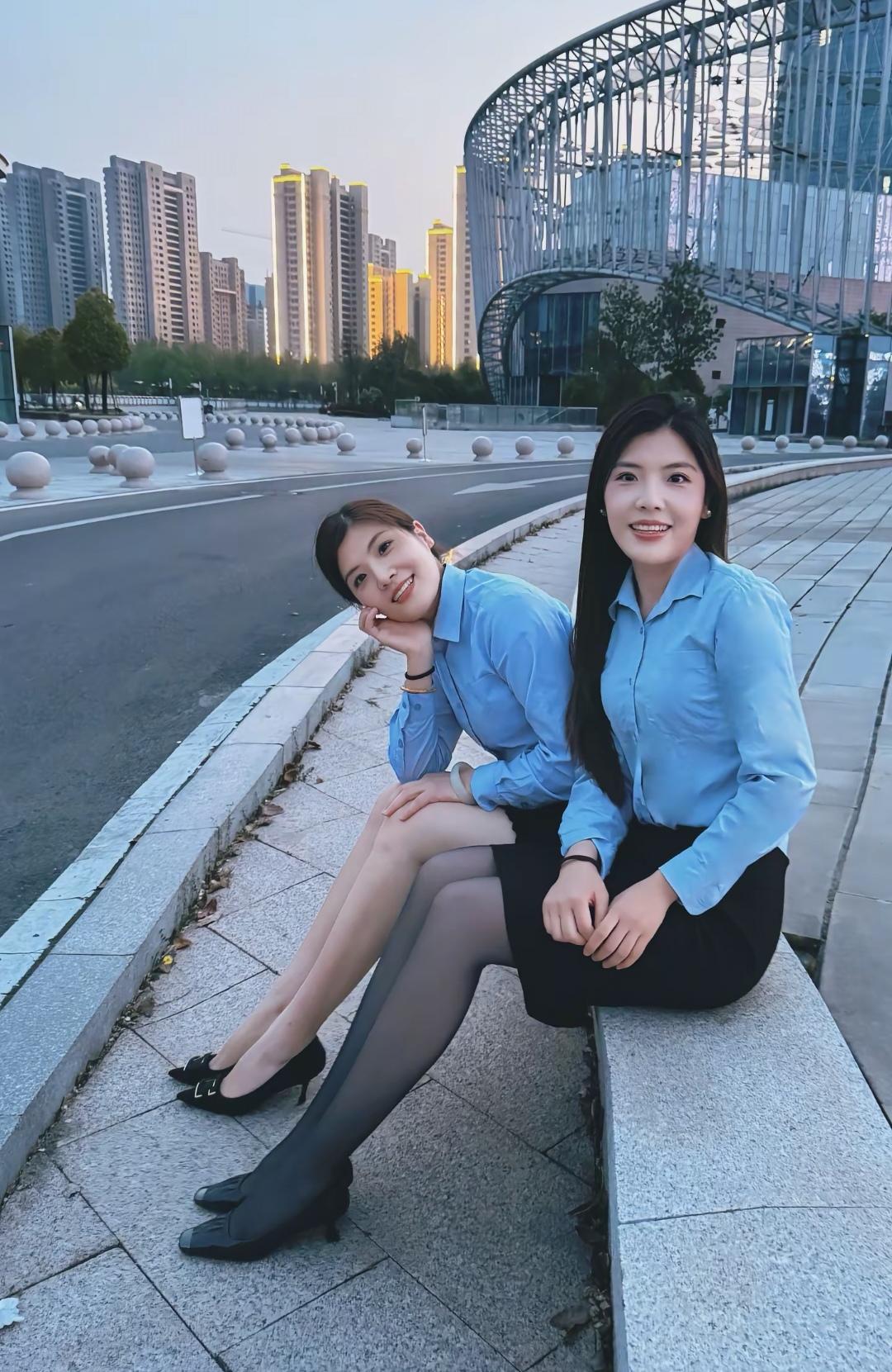 双胞胎姐妹